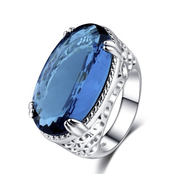 Jewelry - 🎉Beautiful Big Blue Statement Ring